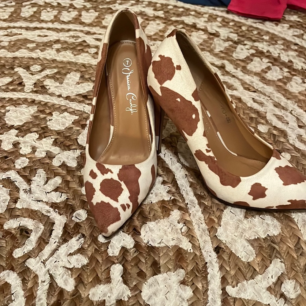 Cow print heels🚨🚨🚨